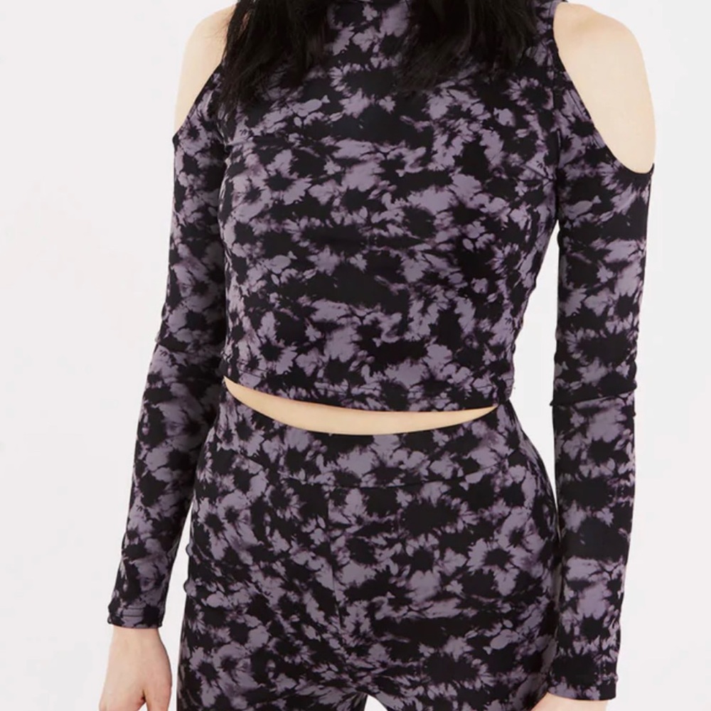 DISTURBIA crop top